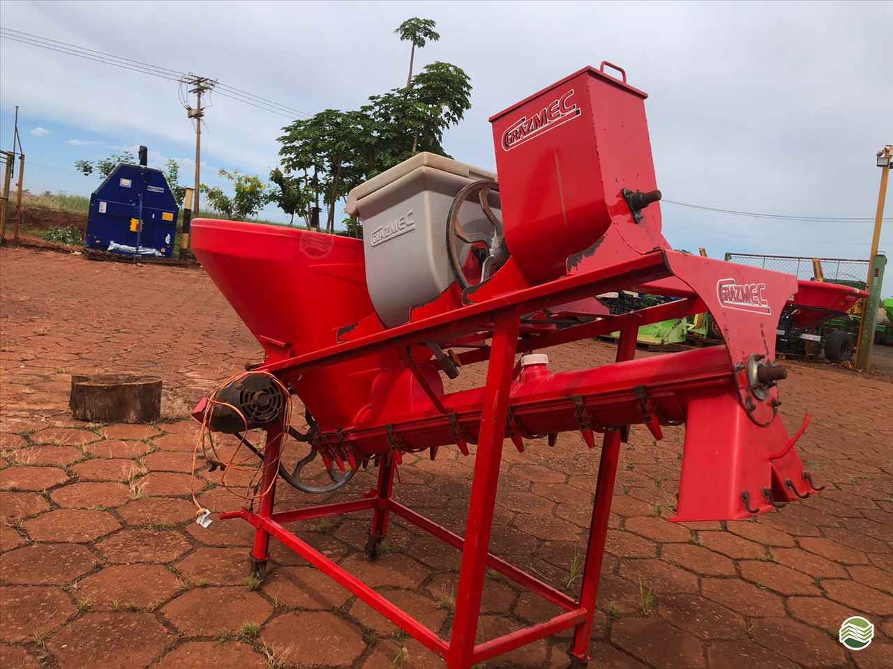IMPLEMENTOS AGRICOLAS TRATADOR DE SEMENTES TRATADOR DE SEMENTES Carlos Tratores SP GUAIRA SÃO PAULO SP